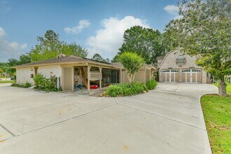 807 Stadium Cir in Friendswood, TX - Building Photo - Building Photo