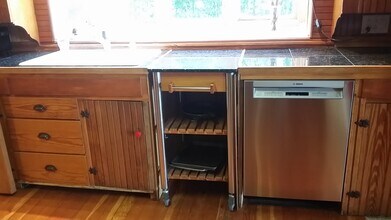 411 Crest Dr in Holland, MI - Building Photo - Building Photo