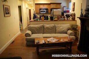 804 Parker St in Boston, MA - Building Photo