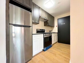 13222 41st Rd, Unit 2F in Flushing, NY - Foto de edificio - Building Photo