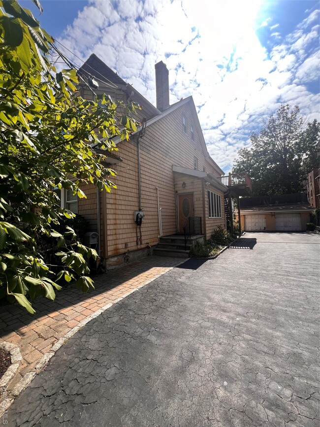 20 Wolffe St in Yonkers, NY - Building Photo - Building Photo