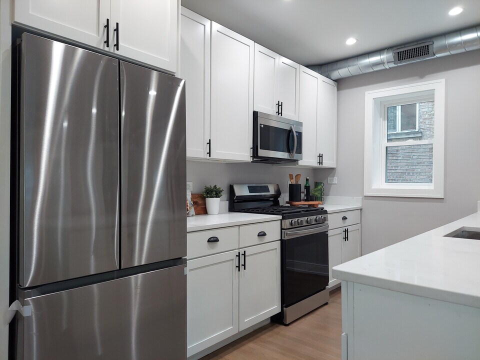 2641 W Carmen Ave, Unit 1 in Chicago, IL - Building Photo