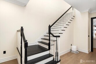 11 Hamilton Dr in East Windsor, NJ - Building Photo - Building Photo