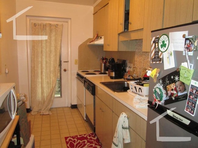 8 Commonwealth Ct photo'