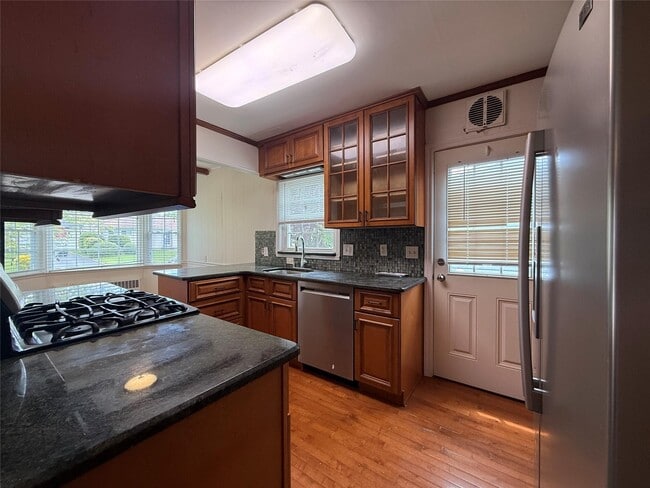 1419 Apple Ln in East Meadow, NY - Building Photo - Building Photo