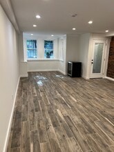 215 5th St SE, Unit 1 in Washington, DC - Foto de edificio - Building Photo