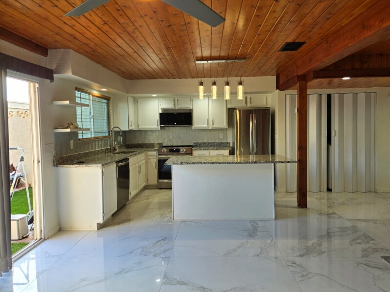 5804 W Gelding Dr in Glendale, AZ - Building Photo