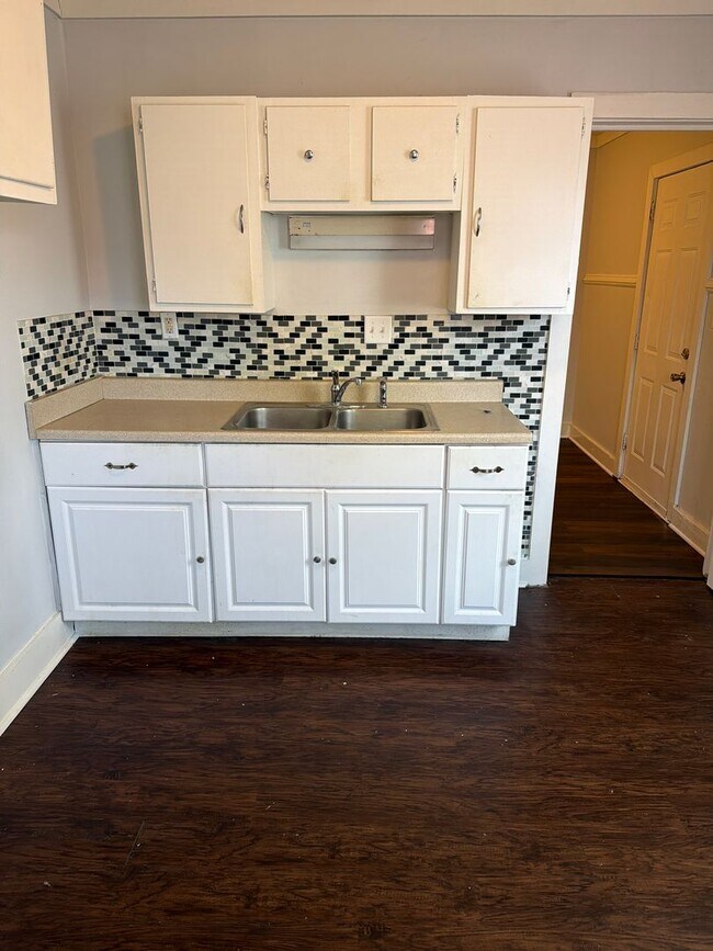 New Listing! 3BR/1BA home in North Brookside Park in Indianapolis, IN - Building Photo - Building Photo