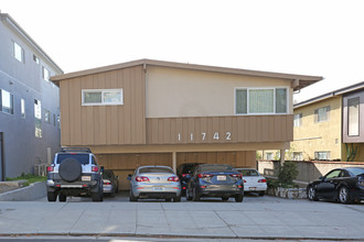 11742 Dorothy St in Los Angeles, CA - Building Photo - Building Photo