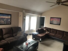 17 Greenwood St, Unit up