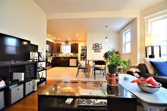 94 Montebello Rd, Unit 3 in Boston, MA - Building Photo - Building Photo