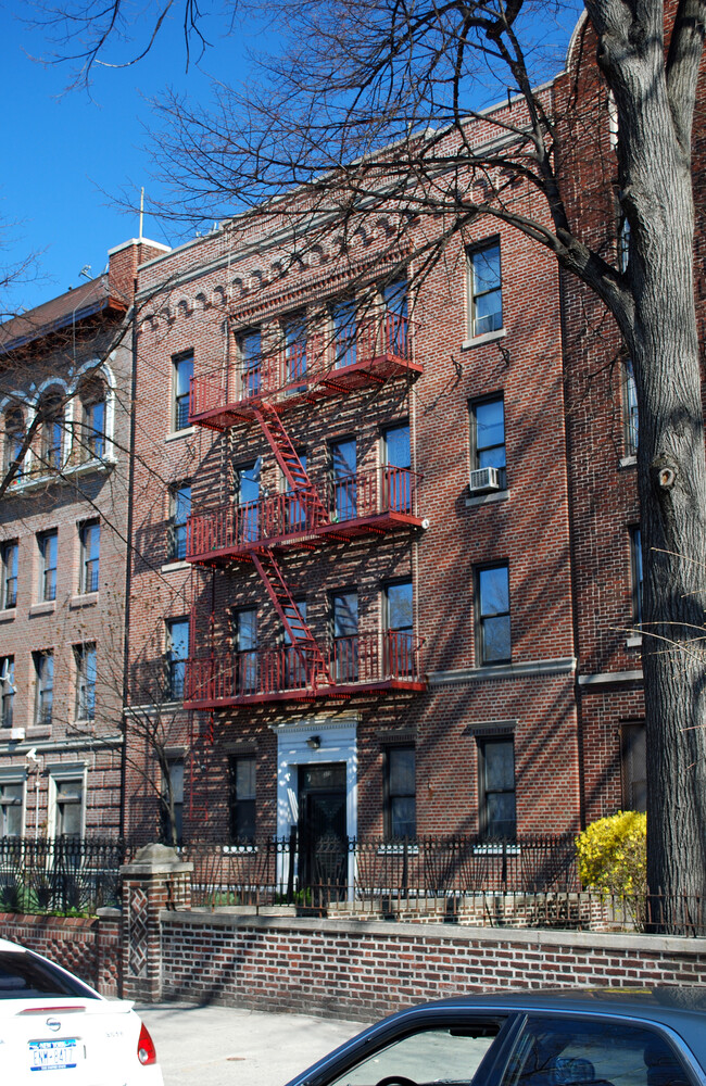 379 Eastern Pkwy in Brooklyn, NY - Building Photo - Building Photo