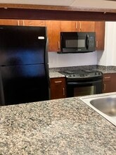 1740 Oak Ave, Unit 707 in Evanston, IL - Foto de edificio - Building Photo