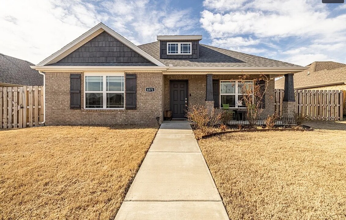 4571 W Tofino Dr in Fayetteville, AR - Building Photo