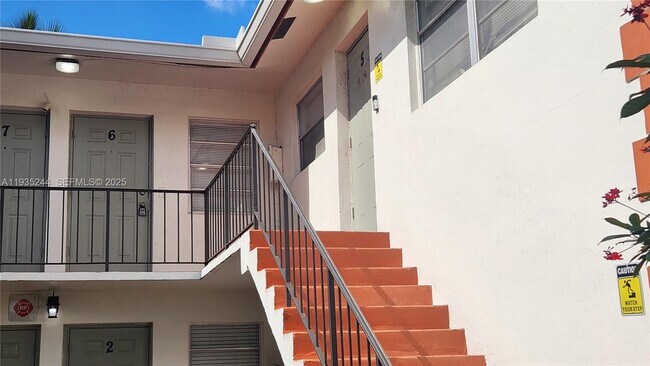 3090 Coral Springs Dr in Coral Springs, FL - Building Photo - Building Photo