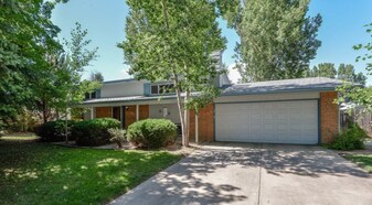 806 E Swallow Rd in Fort Collins, CO - Building Photo