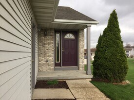 906 Saint John St in Cottage Grove, WI - Building Photo