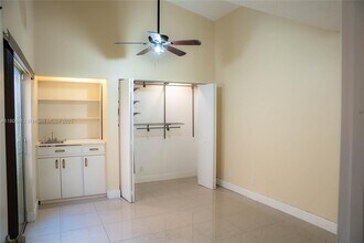 2408 N 35th Ave in Hollywood, FL - Building Photo - Building Photo
