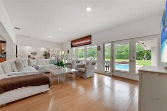 8290 La Rampa St in Coral Gables, FL - Building Photo - Building Photo