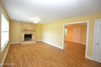 1527 Catherine Lake Rd in Jacksonville, NC - Building Photo - Building Photo