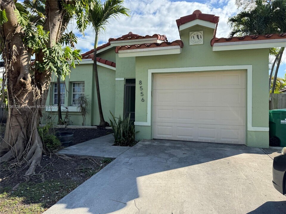 8556 SW 210th Terrace in Cutler Bay, FL - Building Photo