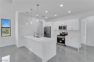 1005 State Ave in Lehigh Acres, FL - Building Photo - Building Photo