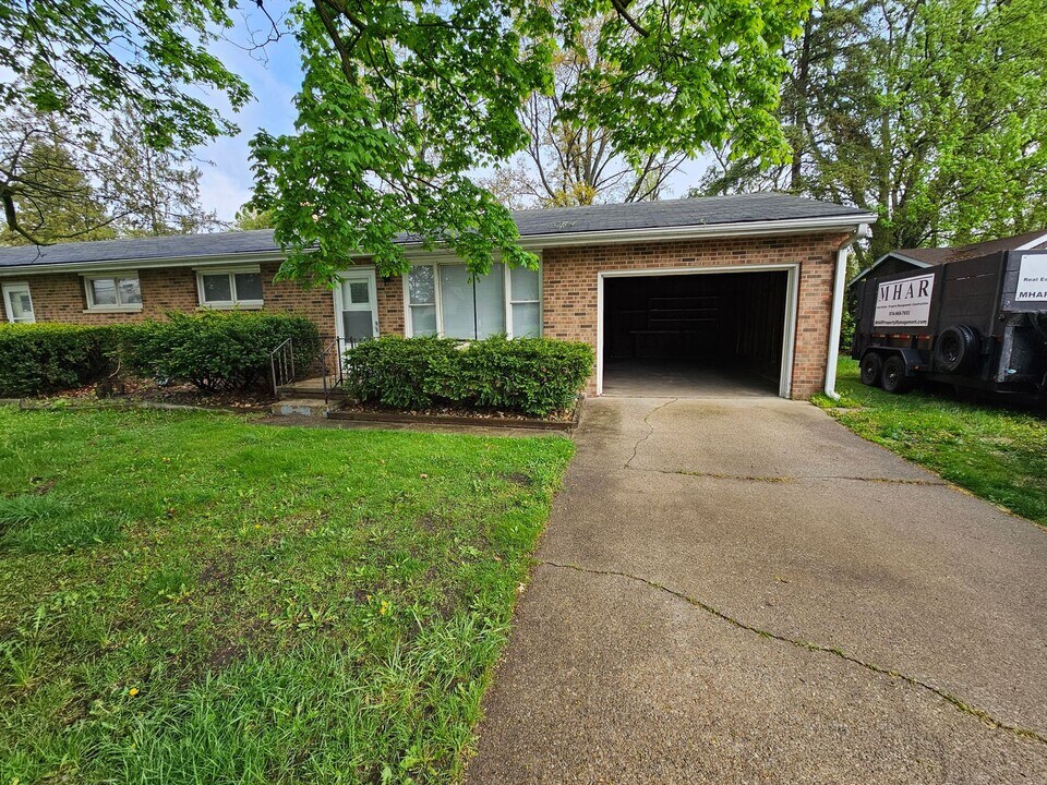 1716 E Bristol St in Elkhart, IN - Building Photo