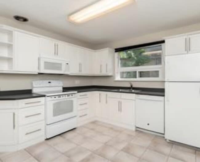149 Academy Rd in Winnipeg, MB - Building Photo - Building Photo