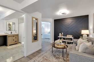 614 4th St, Unit A in Snohomish, WA - Foto de edificio - Building Photo