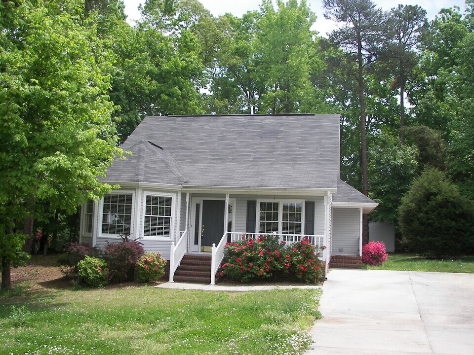 327 Westridge Ct in Burlington, NC - Building Photo
