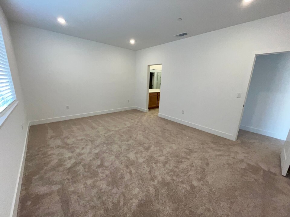 9831 Jeff Handy Dr in Sacramento, CA - Building Photo