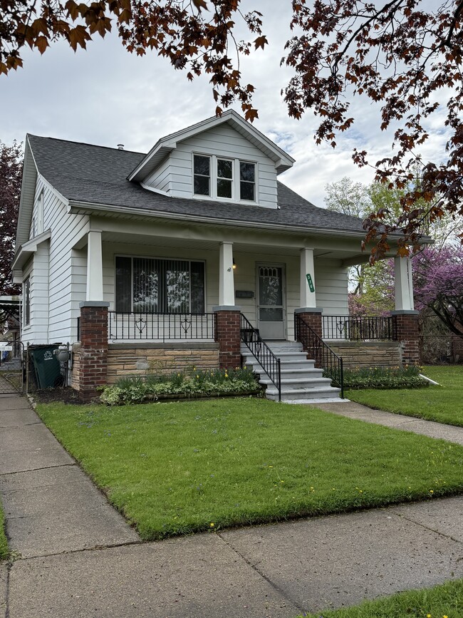 property at 516 University St