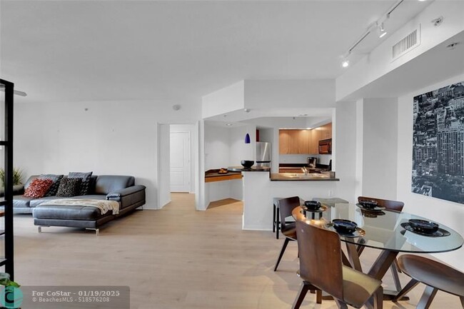 110 N Federal Hwy in Fort Lauderdale, FL - Building Photo - Building Photo