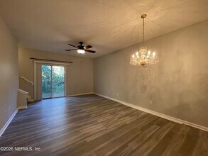 7931 Melvin Rd in Jacksonville, FL - Foto de edificio - Building Photo