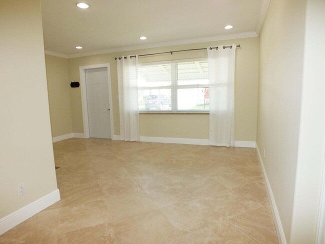 121 SW 8th Ct in Boynton Beach, FL - Building Photo - Building Photo