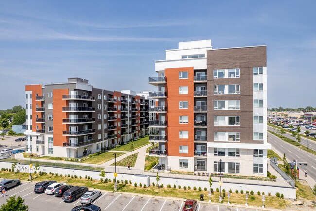900A Curé-Labelle Boul in Laval, QC - Building Photo - Building Photo