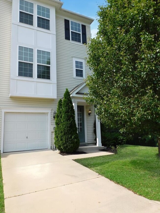 property at 43836 Royal Fern Ln