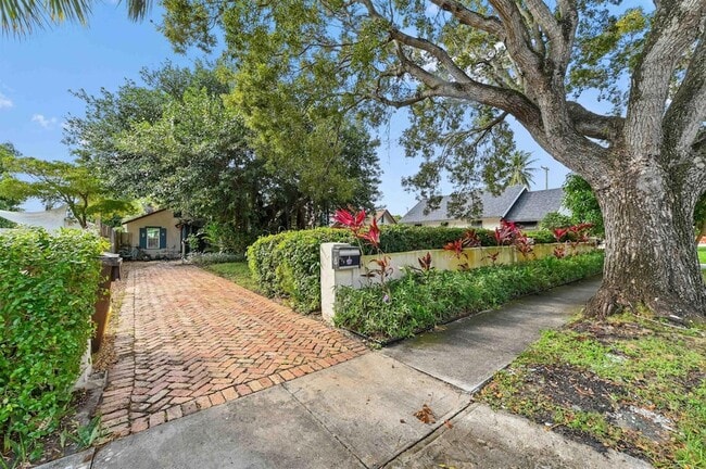 424 51st St in West Palm Beach, FL - Foto de edificio - Building Photo