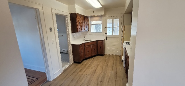 27 Jackson St, Unit 2nd Floor in Little Falls, NJ - Foto de edificio - Building Photo