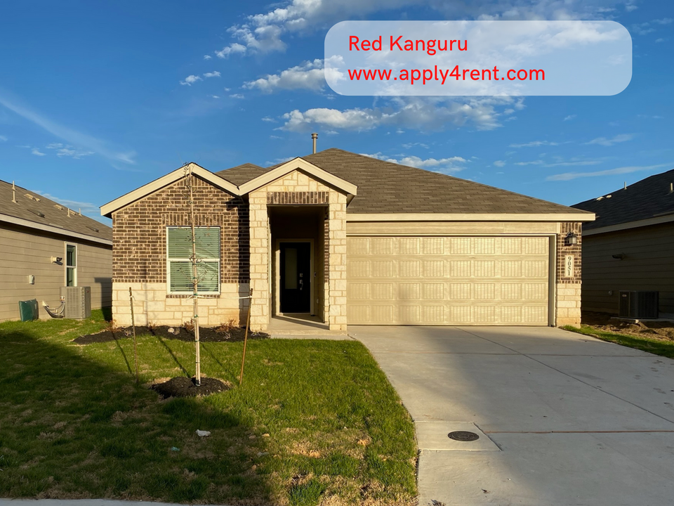 9051 Rancher Trl in Seguin, TX - Building Photo