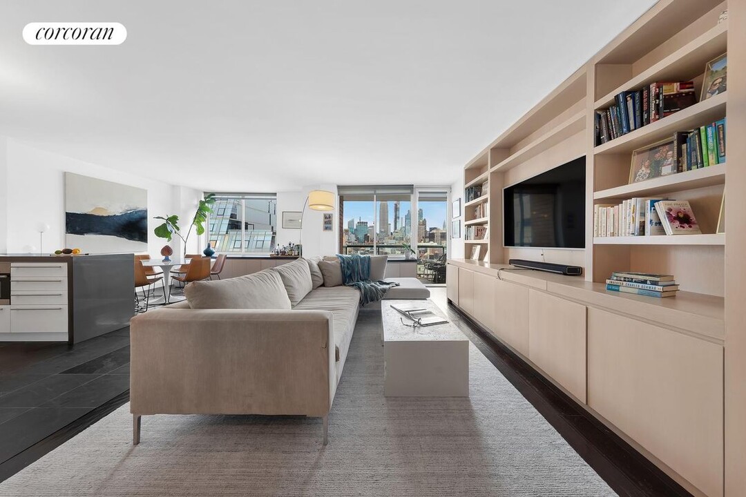 22 W 15th St in New York, NY - Building Photo