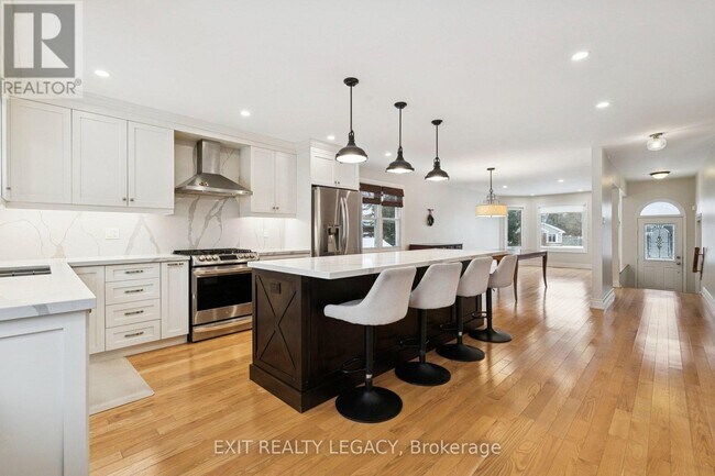 10 Eves Ct in Newmarket, ON - Building Photo - Building Photo