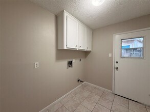 13015 Shady Knoll Ln in Cypress, TX - Foto de edificio - Building Photo