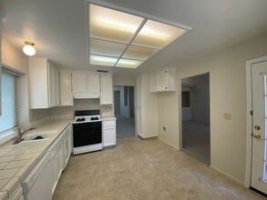 353 Marna Dr in Vacaville, CA - Building Photo - Building Photo