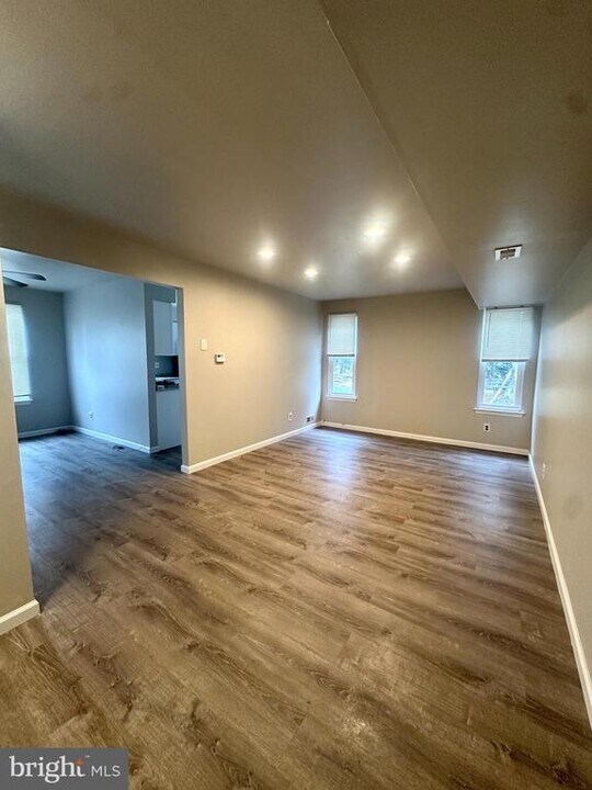 33 Franklin Dr in Voorhees Township, NJ - Building Photo