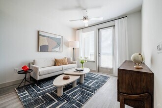 Del Via Apartments in Del Valle, TX - Building Photo - Building Photo