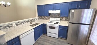 9381 Scarlet Oak Dr in Manassas, VA - Building Photo