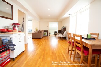 300 Washington St, Unit 4 in Brookline, MA - Building Photo - Building Photo