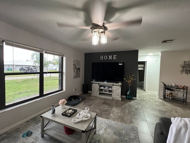 1672 SW Schleicher Ln in Port St. Lucie, FL - Building Photo - Building Photo