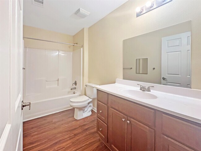 7417 Blue Jay Dr in Texas City, TX - Building Photo - Building Photo